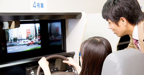 ボタン：自動車学校用教材の提案・機器備品の販売 視覚検査機の提案・施工・保守